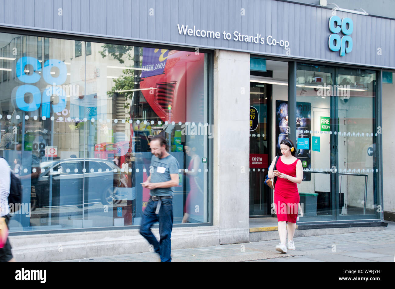 Co-Op store front du Strand, London Banque D'Images