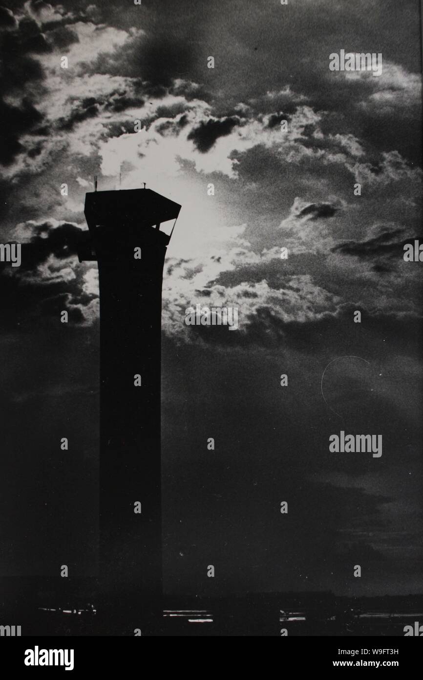 Noir et blanc Fine art Photography à partir des années 1970 de l'ancien aéroport O'Hare's tour de contrôle. Banque D'Images