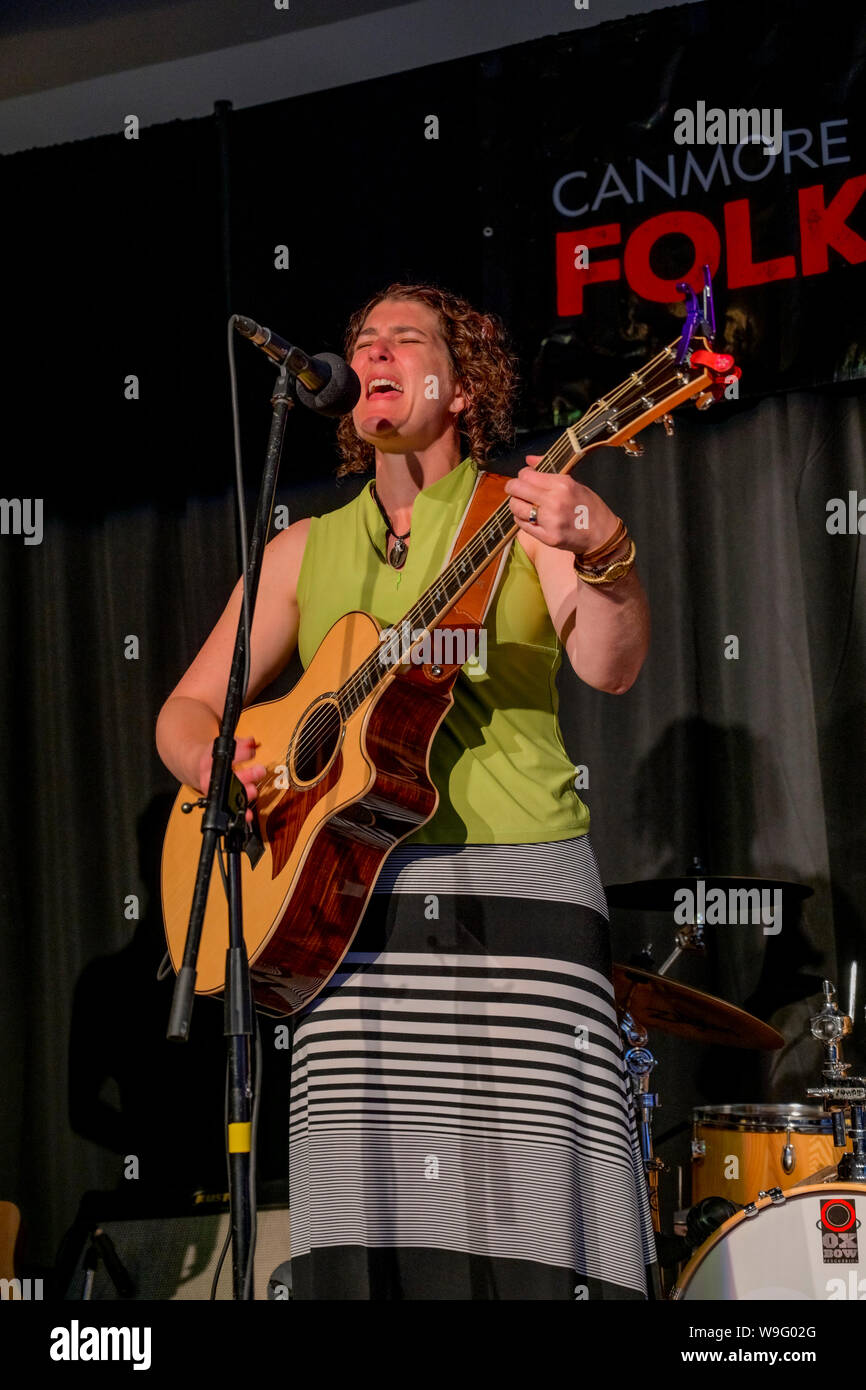 Chanteur, auteur-compositeur, Sue Chick Denton, Canmore Folk Music Festival, Canmore, Alberta, Canada Banque D'Images