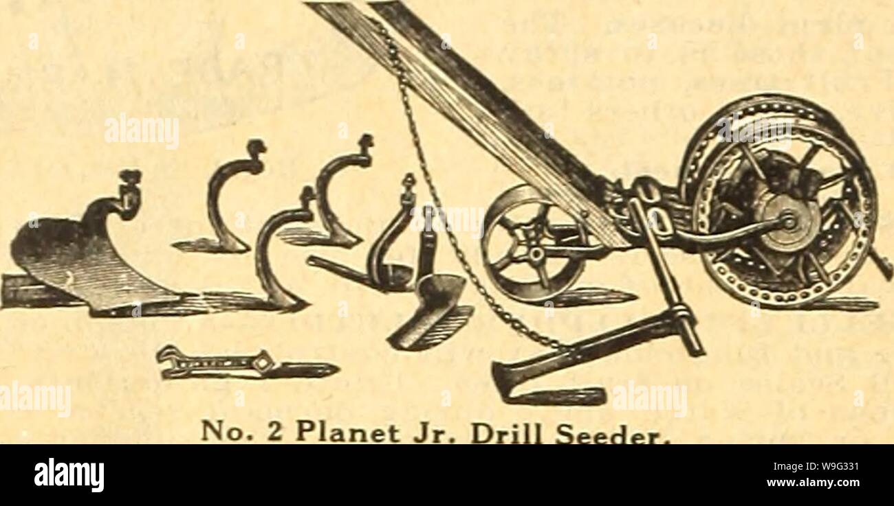 Image d'archive à partir de la page 99 de Currie's Farm et jardin annuel. Currie's Farm et le jardin de printemps annuel : 1918 43e année curriesfarmgarde_curr191 Année : 1918 ( 94 CURRIE BROTHERS COMPANY, Milwaukee, WIS. Planète PLANÈTE Gardenlbols Jr, JR., DES SEMOIRS. Nouvelle page 72 Planète Jr. catalogue avec 184 illustrations envoyé gratuitement. ou et n° 1 Planète Jr., Semoir Semoir combiné volant Hoe, cultivateur " . La charrue. Complet Prix 13,00 $ pour 3 litres de semence. I il s'agit d'un vérin de semis de printemps tambour brass situé entre les roues driing, avec une fanfare de glissement et la came. À l'intérieur du tambour, boucliers de recouvrir les orifices Banque D'Images
