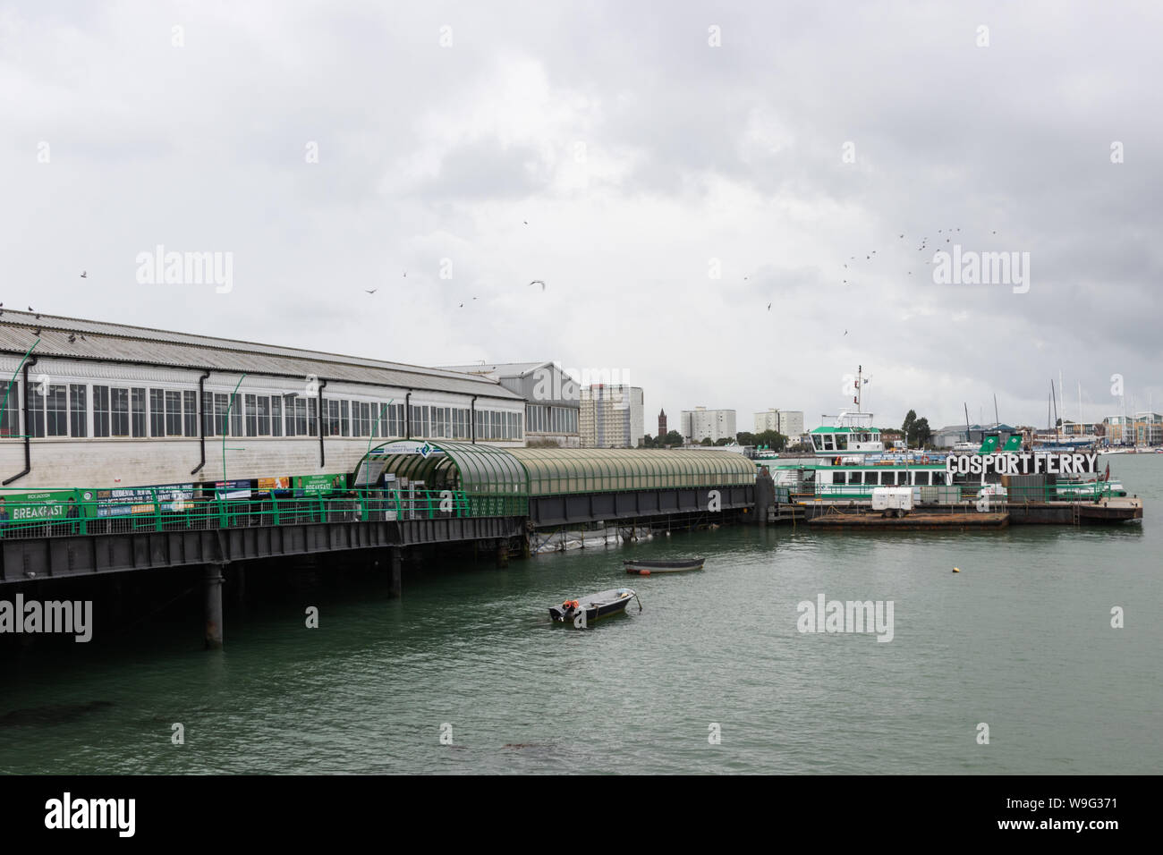 Le Gosport ferry depuis le port de Portsmouth Banque D'Images