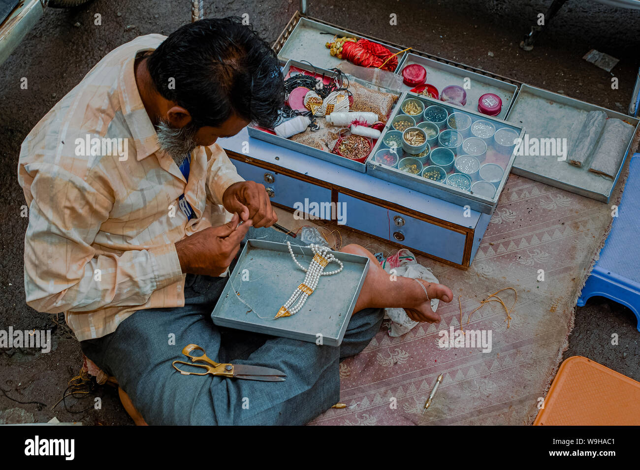 07 Août 2010 Travaux en filigrane l'imitation ou l'homme Dhulia Dhule Maharashtra Inde Banque D'Images