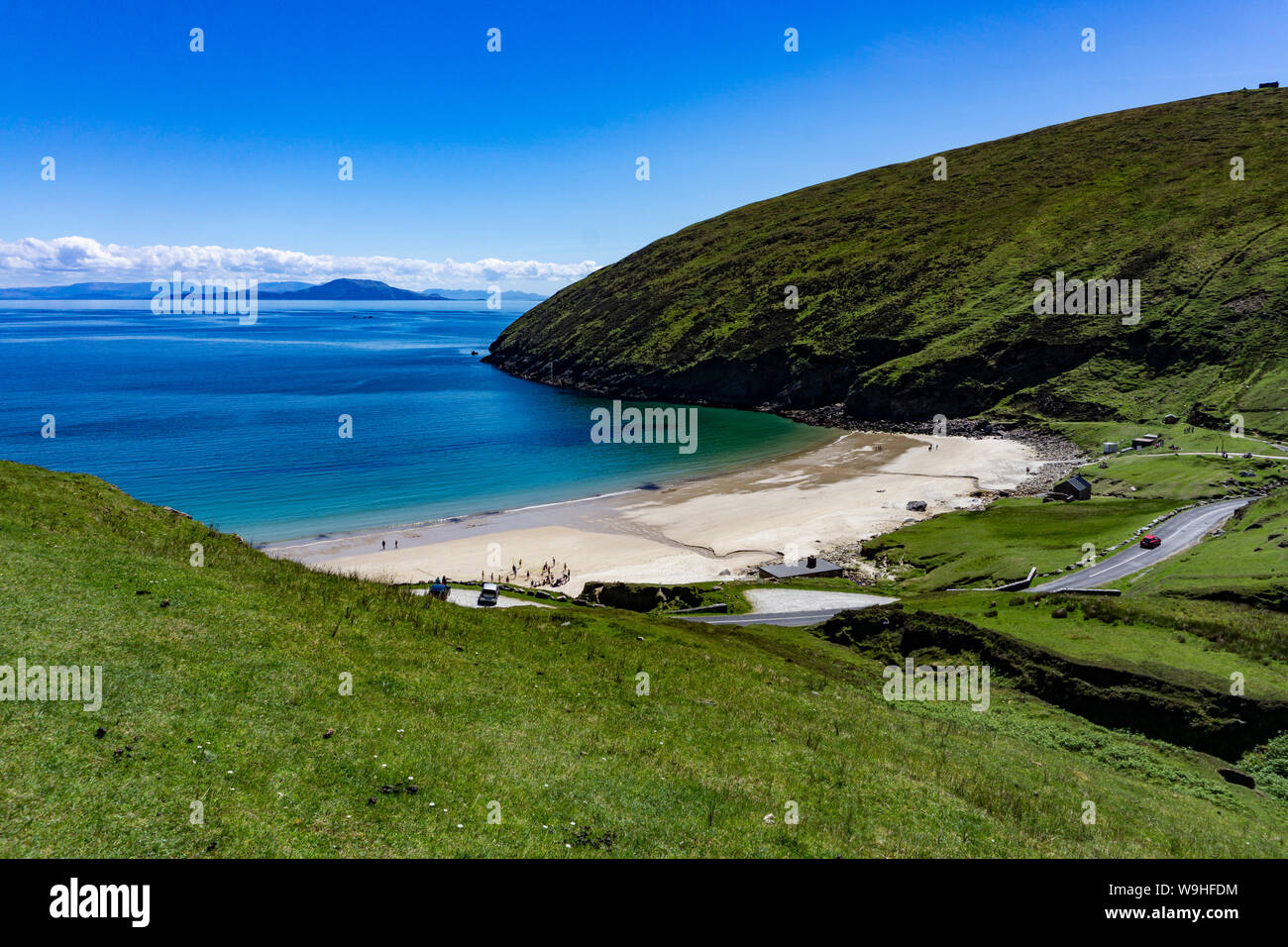 La belle Keem Bay à Achill Island, dans le comté de Mayo, Irlande. Banque D'Images