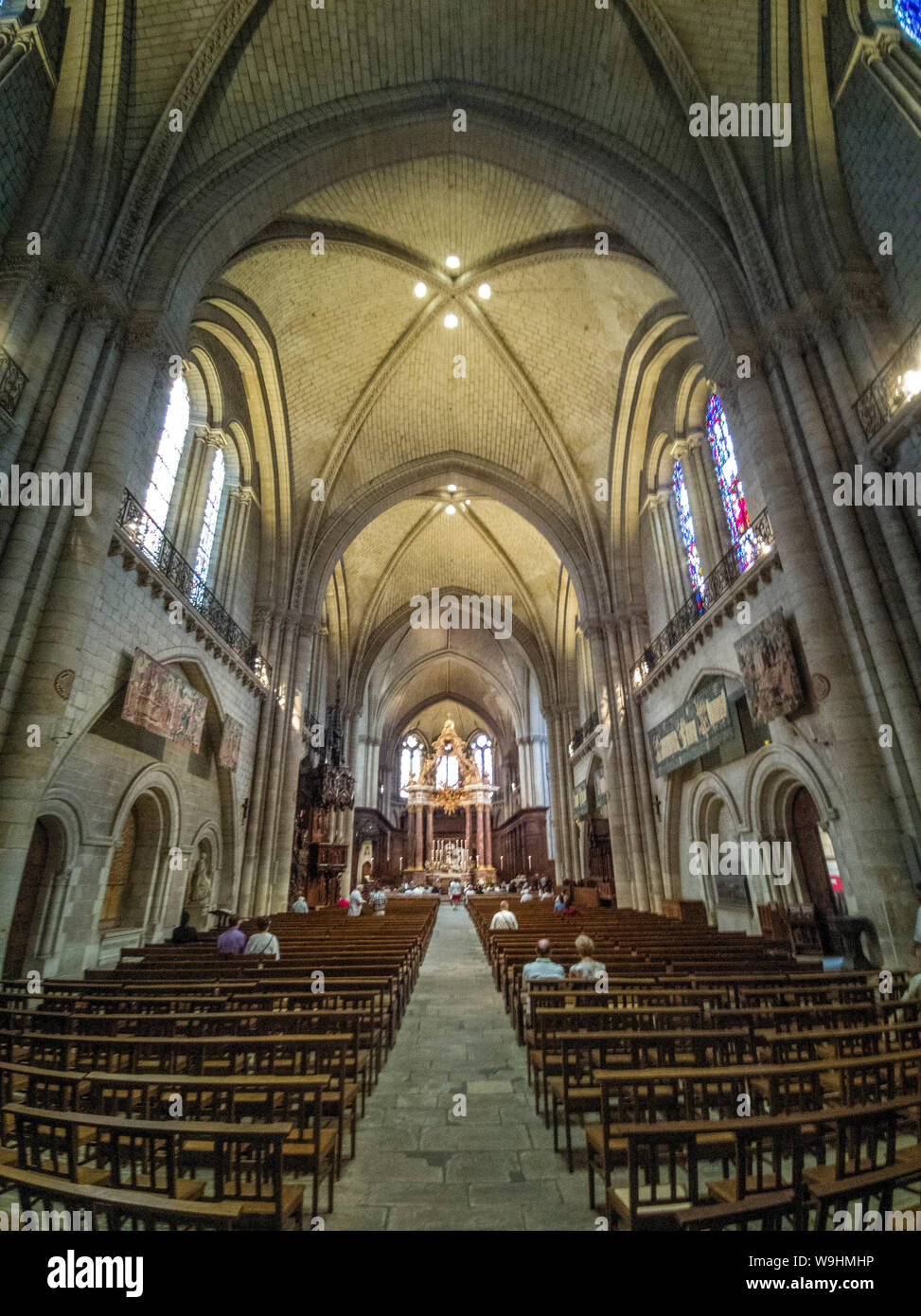 Angers. Intérieur de la cathédrale Saint Maurice. Le Maine et Loire. Les pays de la Loire. France Banque D'Images