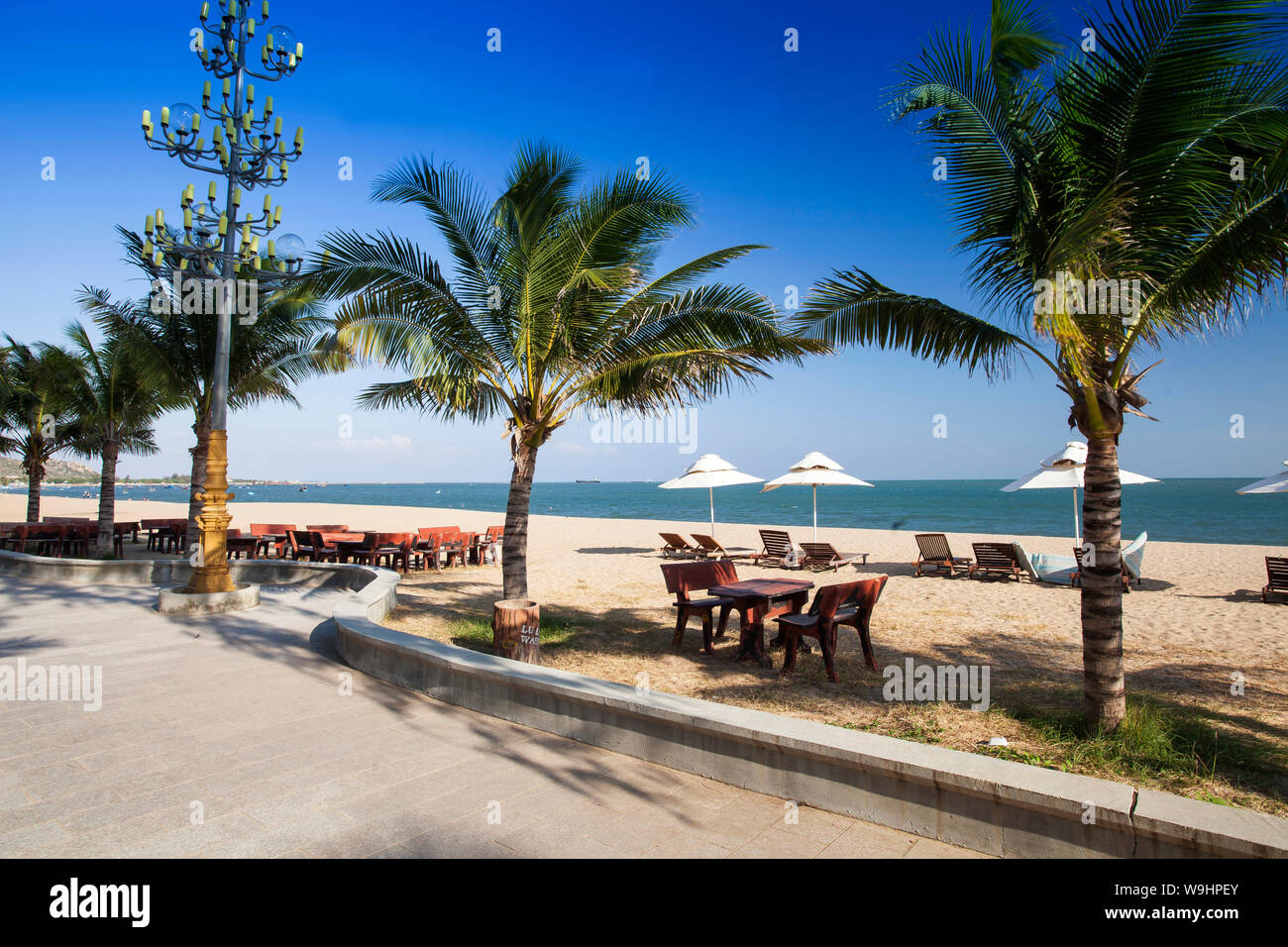 Promenade près de Saigon Ninh Chu Resort Phan Rang sur la plage, de la mer de Chine du sud, Ninh Thuan, Vietnam, 30074587 Banque D'Images