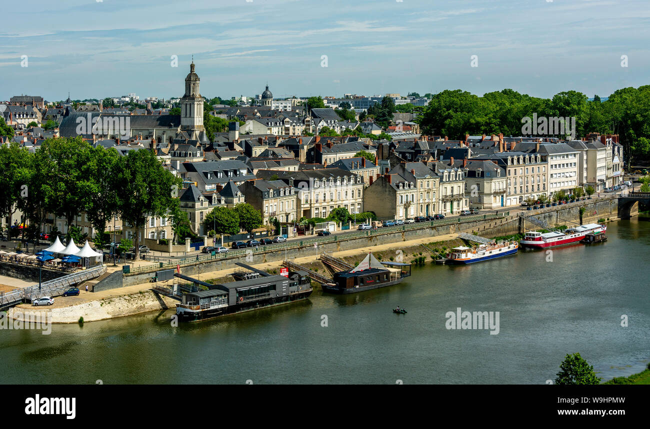 Vue sur la rivière Maine depuis les remparts du château d'Angers, Angers, Maine-et-Loire, Pays de la Loire, France Banque D'Images