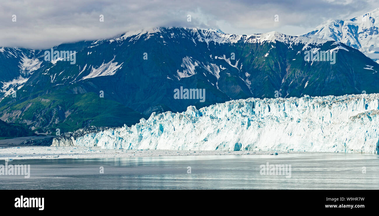 Le côté ouest de la hubbard glacier avec valerie glacier sur l'extrême gauche dans la baie Déception avec le St Elias dans l'arrière-plan Banque D'Images