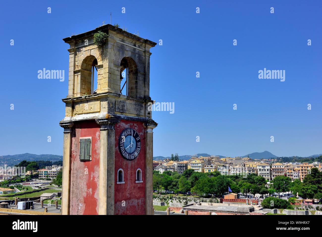 Tour de l'horloge de l'ancienne citadelle de la ville de Corfou, la vieille forteresse, Corfou, îles Ioniennes, Grèce, Banque D'Images