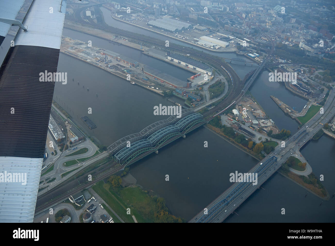 Deux principaux ponts sur rivière de l'Elbe à Hambourg, Allemagne (vue aérienne) Banque D'Images