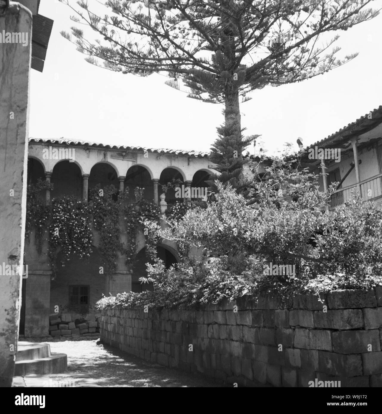 Innenhof von Kirche und Konvent Santo Domingo à Cusco, Pérou 1960 er Jahre. Cour intérieure de l'église et couvent de Santo Domingo à Cusco, Pérou 60. Banque D'Images