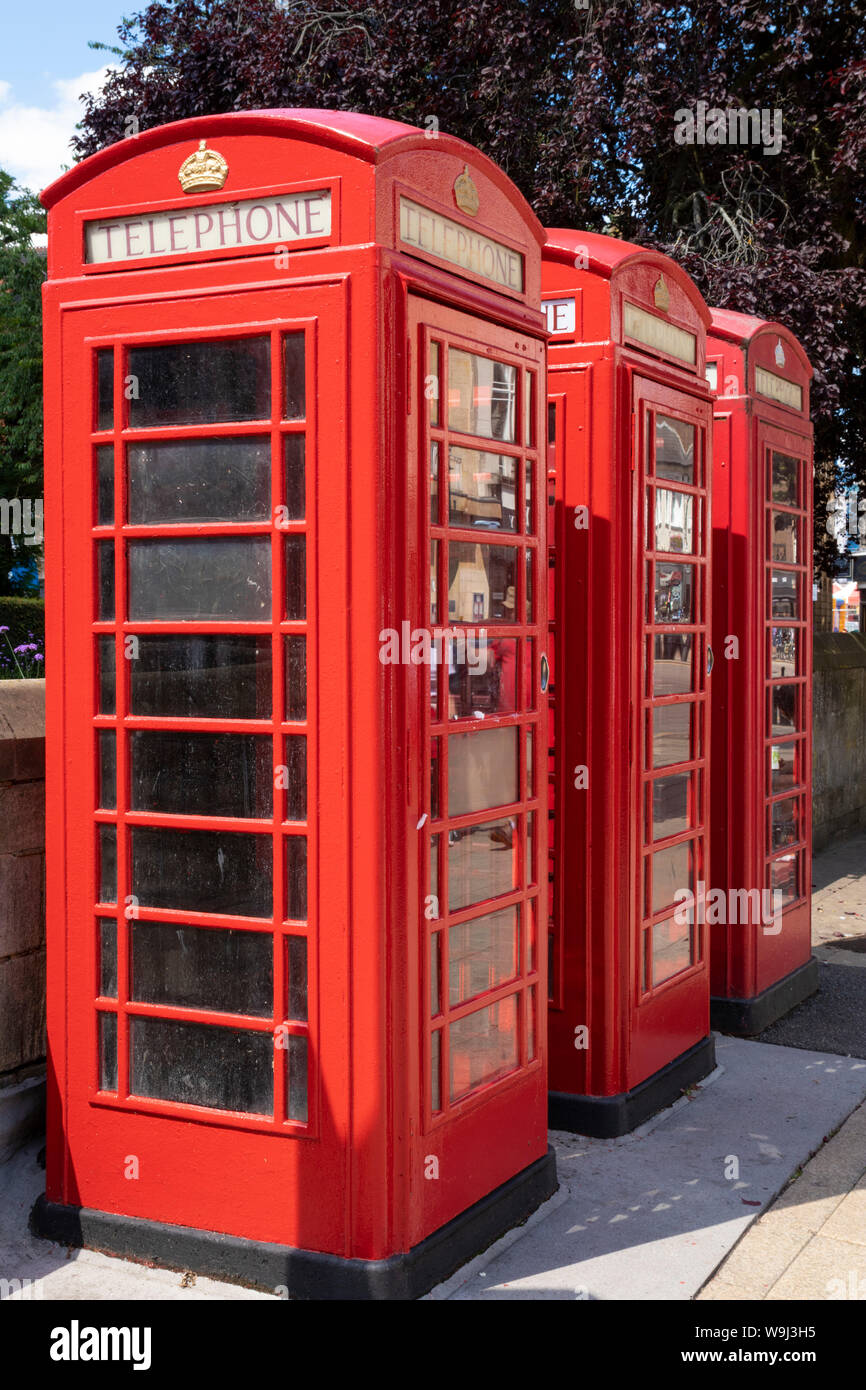 Des cabines téléphoniques rouges d'affilée trois boîtes téléphone rouge téléphone cabine téléphonique du centre-ville de Northampton boîtes Northamptonshire Angleterre UK GO Europe Banque D'Images