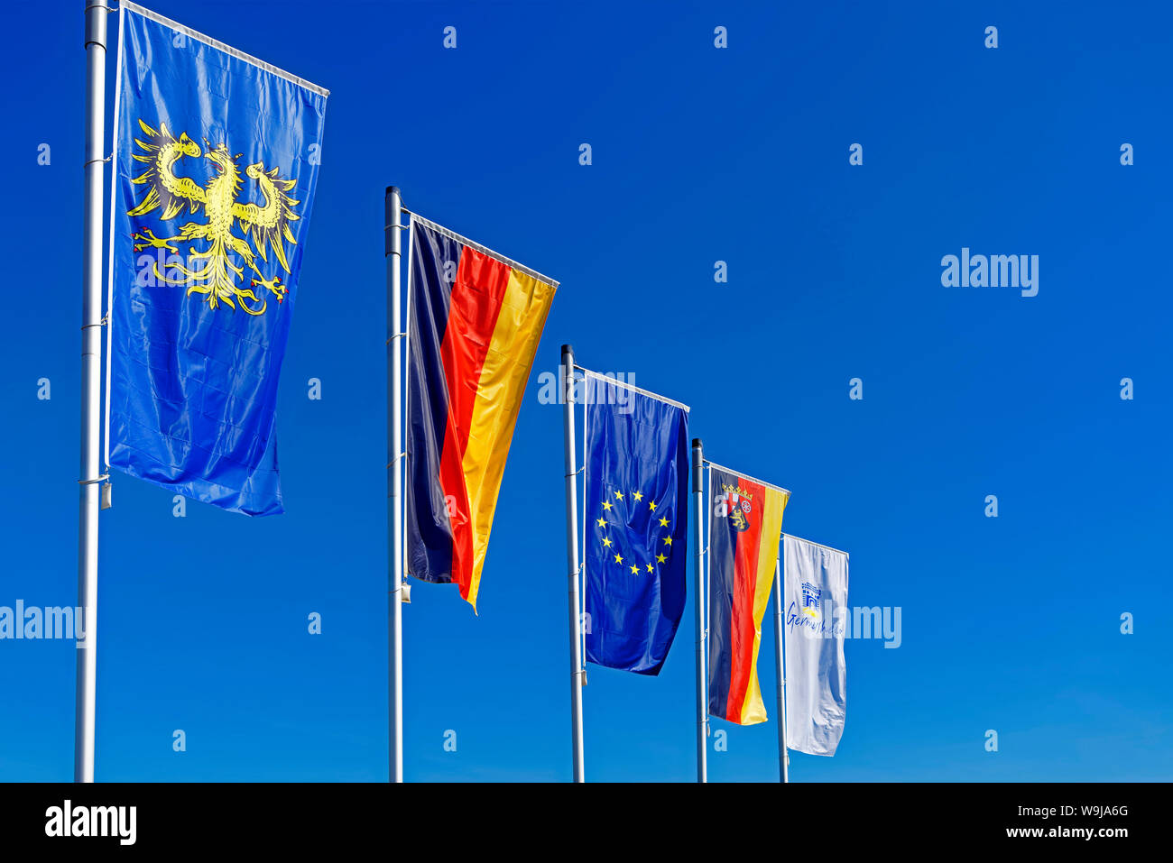 5 Flaggen, Germersheim, Deutschland, Europa, Rheinland-Pfalz, Germersheim Banque D'Images