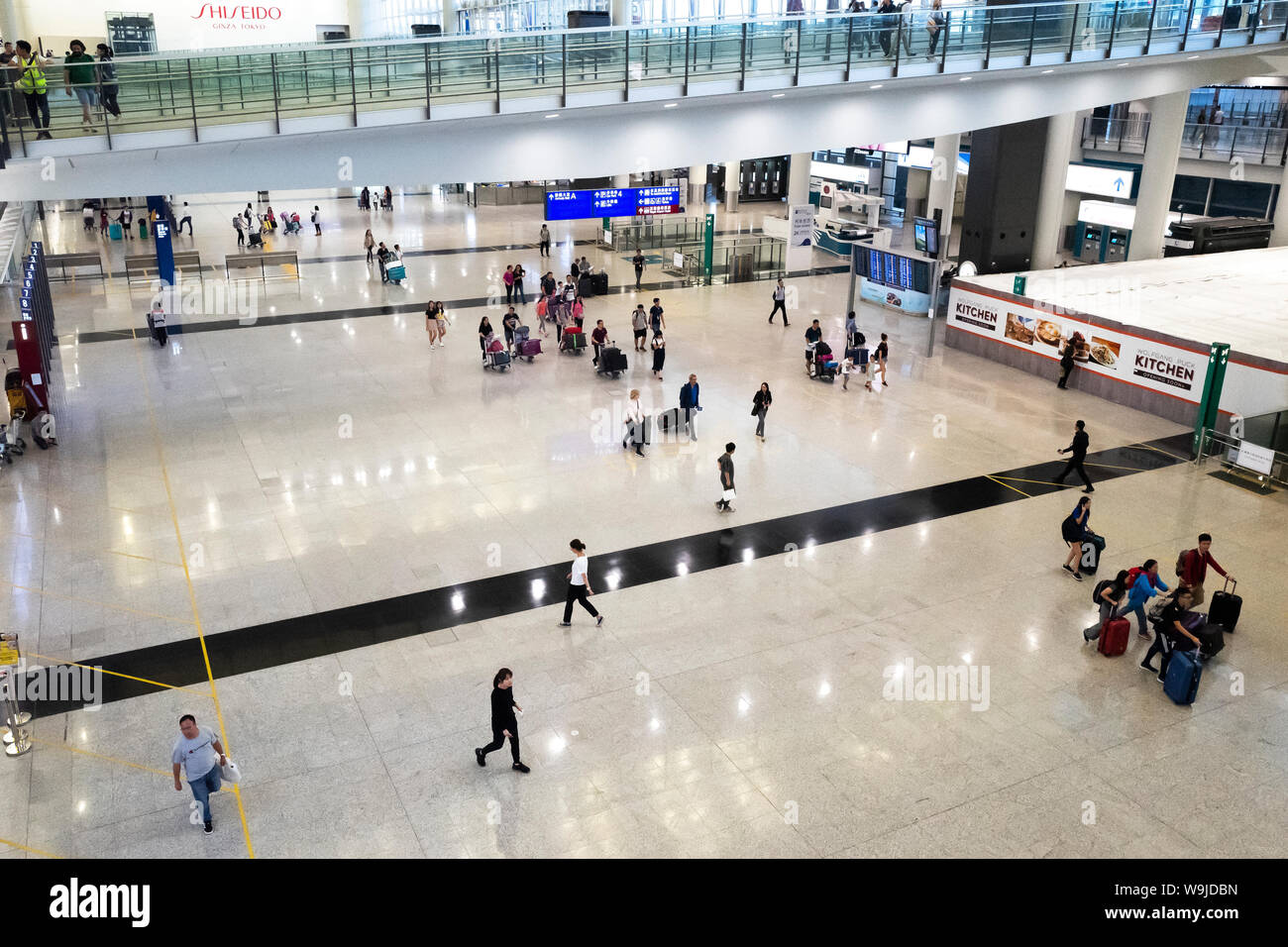 Hong Kong. 14 août, 2019. De l'aéroport de Hong Kong a été rouverte aujourd'hui avec un accès limité aux voyageurs titulaires d'une carte d'embarquement et passeport uniquement. Ceci vient après l'aéroport a été occupé pendant presque une semaine. L'anti-projet de loi sur l'extradition de protestation sont une série de manifestations à Hong Kong contre les délinquants en fuite et l'entraide judiciaire en matière pénale Loi Projet de loi proposé par le gouvernement de Hong Kong. Credit : Joshua Preston/Alamy Live News Banque D'Images