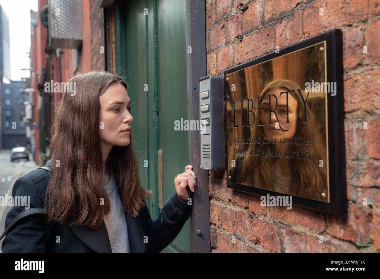 2019 sur les secrets officiels est un thriller politique américano-britannique réalisé par Gavin Hood, avec Keira Knightley, Matt Smith, Matthew Goode, Adam Bakri, Indira Varma, et Ralph Fiennes. Cette photographie est fourni pour un usage éditorial uniquement et est l'auteur du film company et/ou de l'espace attribué par le photographe ou film société de production. Banque D'Images