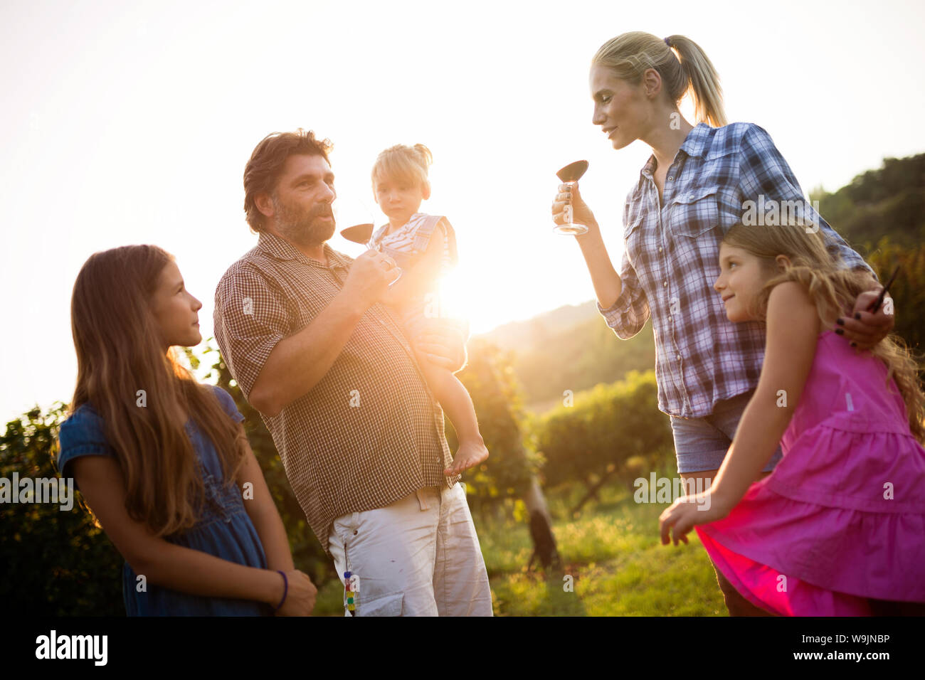 Portrait de gens heureux de passer du temps à vineyard Banque D'Images