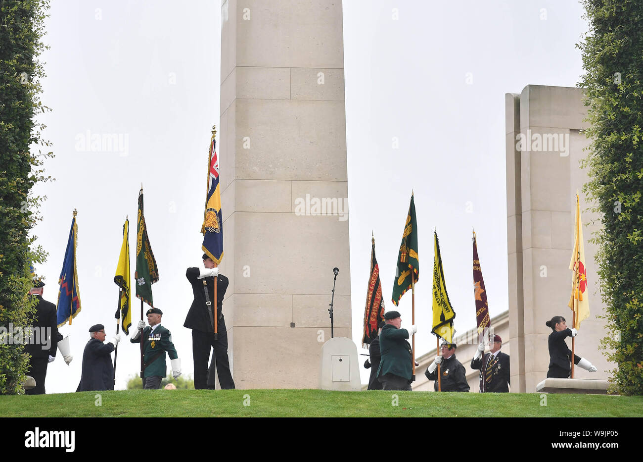 Drapeaux à la Royal British Legion événement au National Memorial Arboretum dans le Staffordshire, pour marquer le 50e anniversaire de l'armée britannique déploiement des Forces canadiennes en Irlande du Nord. Banque D'Images