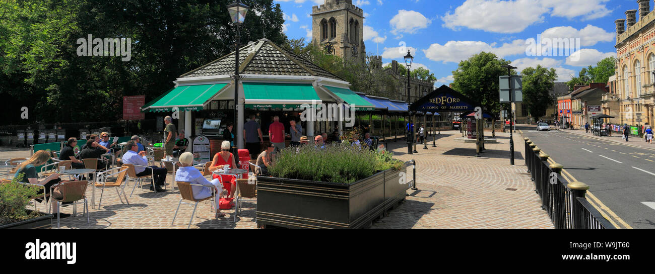 Street view avec l'édifice Corn Exchange, Bedford town ; ; Angleterre ; UK Bedfordshire Banque D'Images