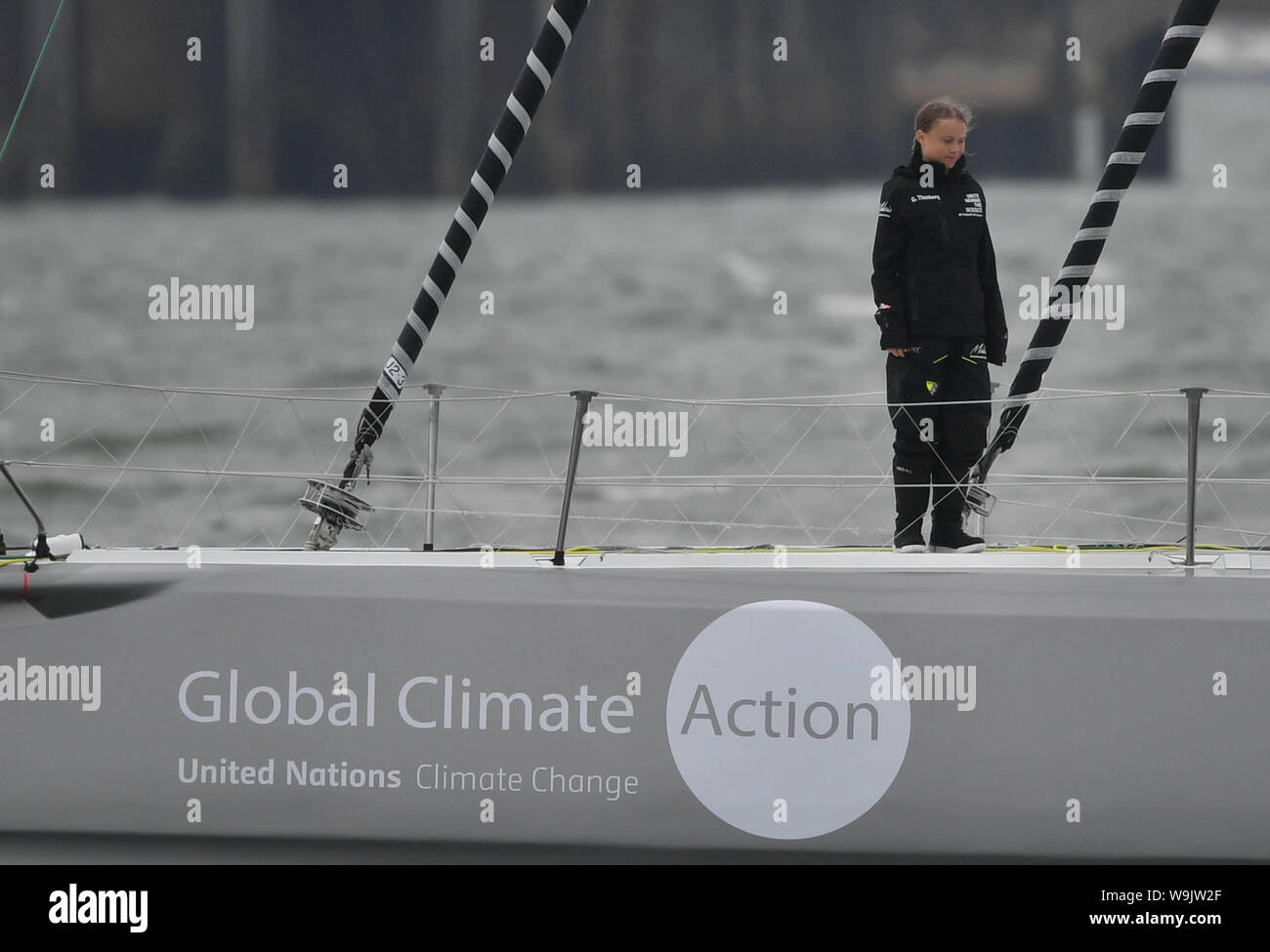 Activiste climatique Greta Thunberg commence son voyage vers les États-Unis de Plymouth sur la Malizia II, pour assister à des manifestations climatiques dans le pays les 20 et 27 septembre et à prendre la parole à l'action des Nations Unies sur les changements climatiques Sommet. Banque D'Images