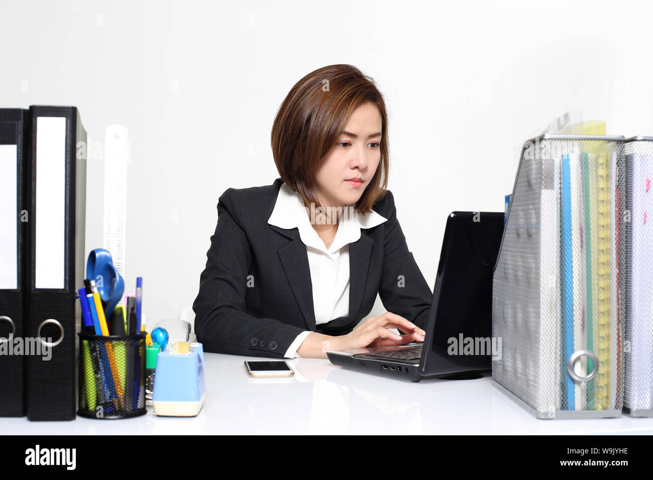 La smart Asian business woman working in office sur la table Banque D'Images