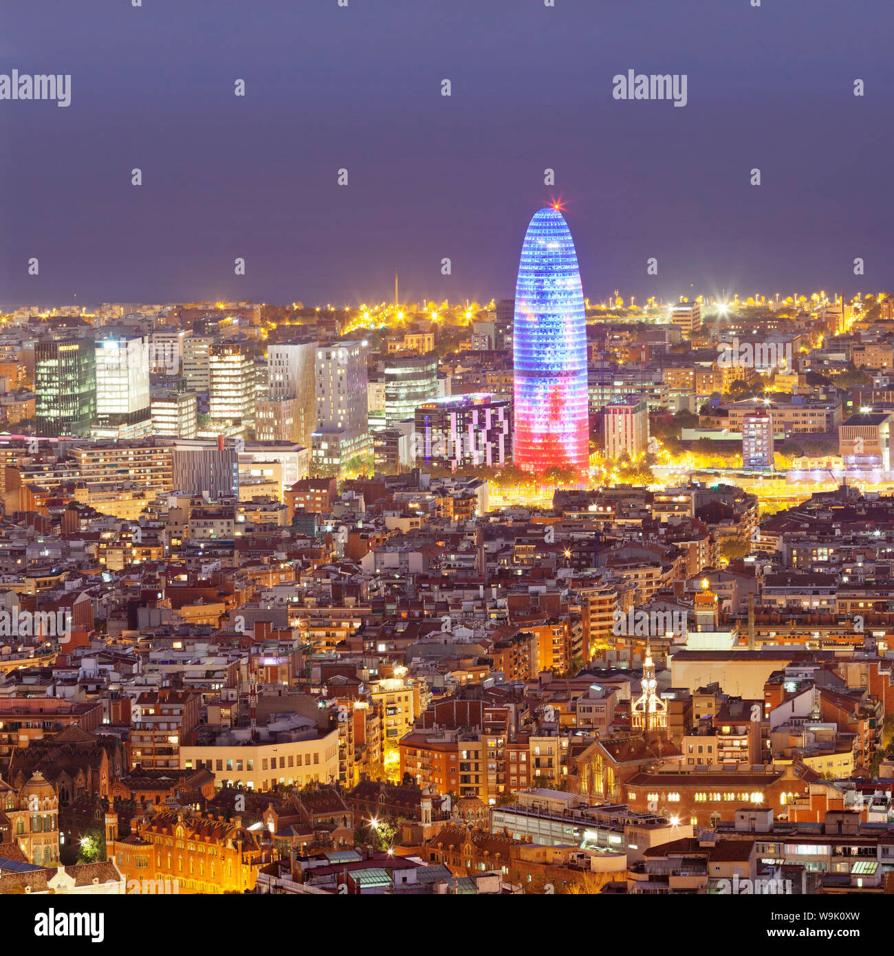 Barcelona Skyline avec Tour Agbar, Barcelone, Catalogne, Espagne, Europe Banque D'Images