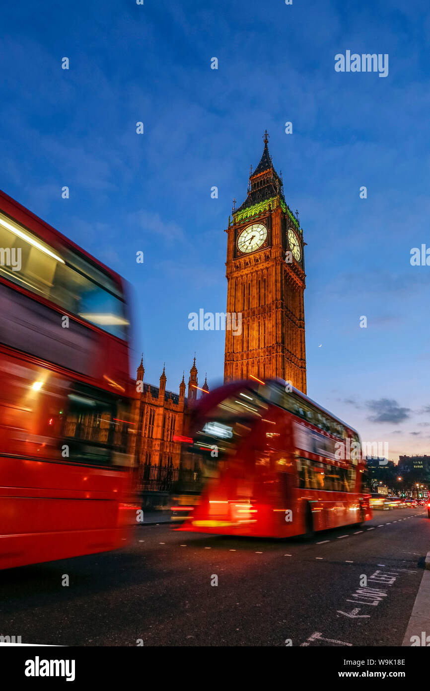 Autobus à deux étages typiques et Big Ben, Westminster, Londres, Angleterre, Royaume-Uni, Europe Banque D'Images