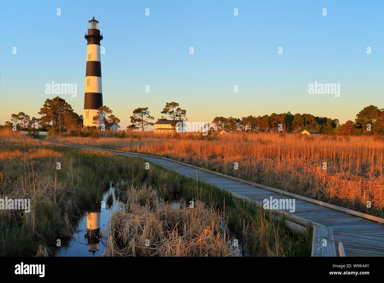 Le lever du soleil, Bodie Island Lighthouse, Cape Hatteras National Seashore, North Carolina, USA Banque D'Images