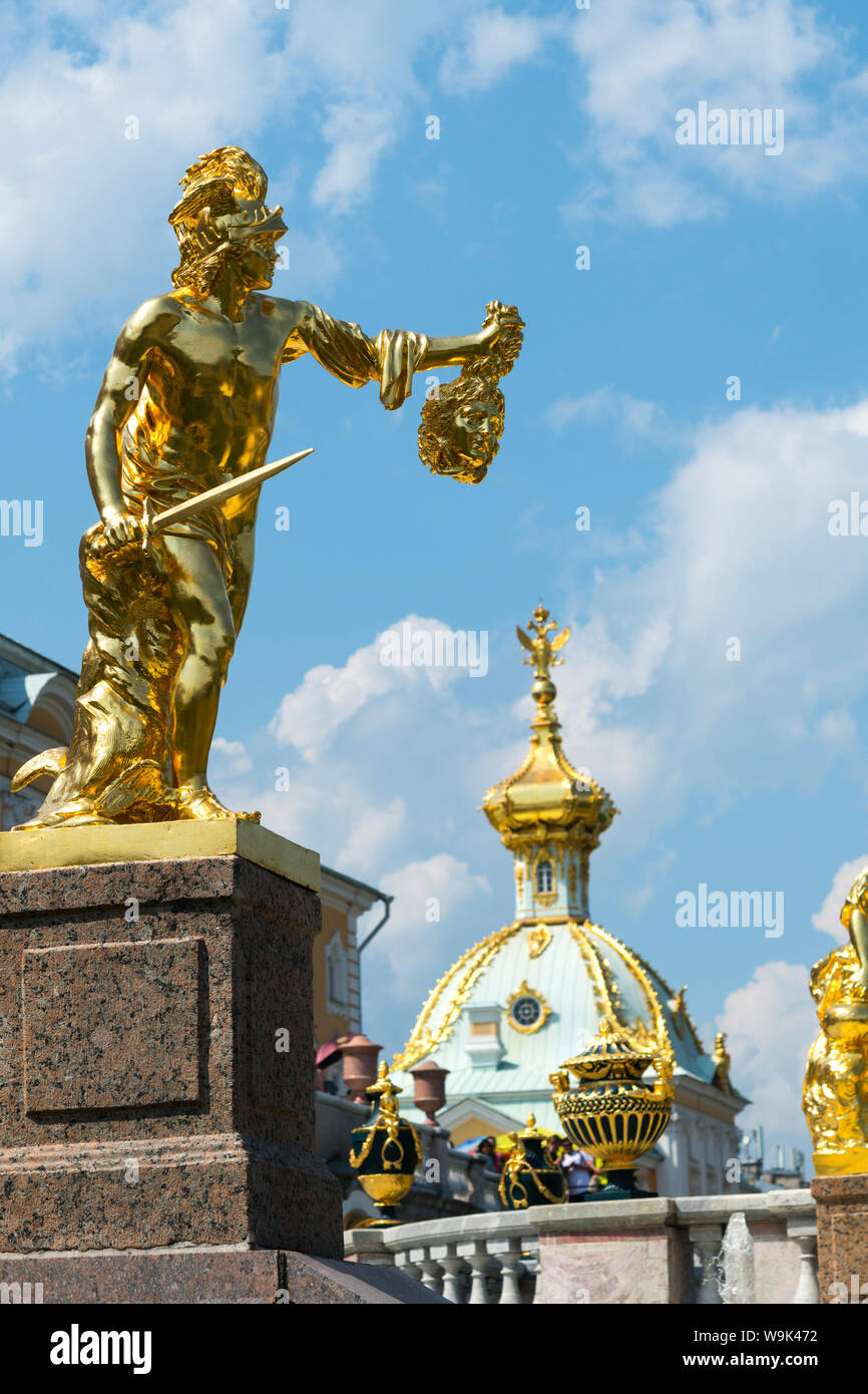 Peterhof Palace et le jardin avec grande cascade à Saint-Pétersbourg, Russie Banque D'Images