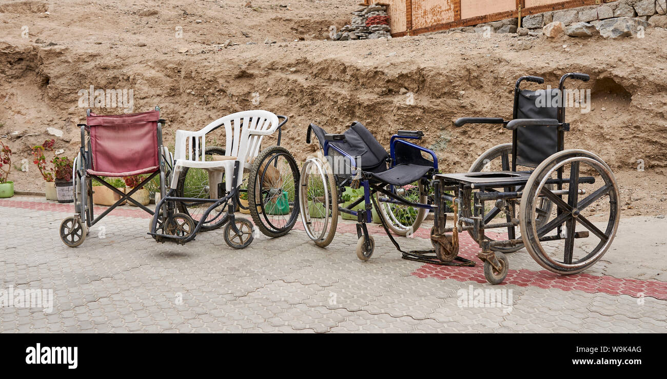 Fauteuil roulant de fortune dans le Ladakh Banque D'Images