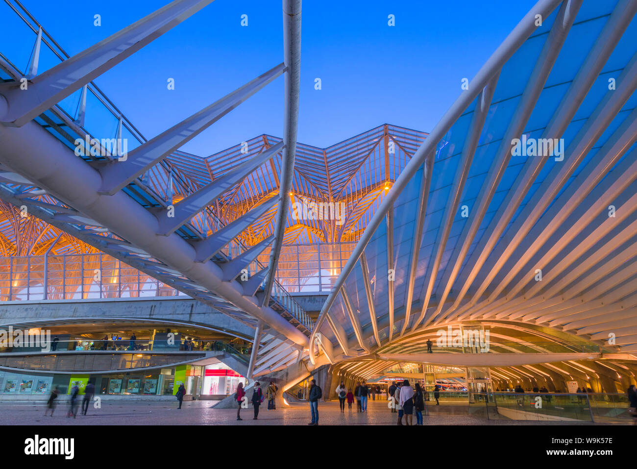 La gare Oriente à l'heure bleue, Parque das Nações, Lisbonne, Portugal, Europe Banque D'Images