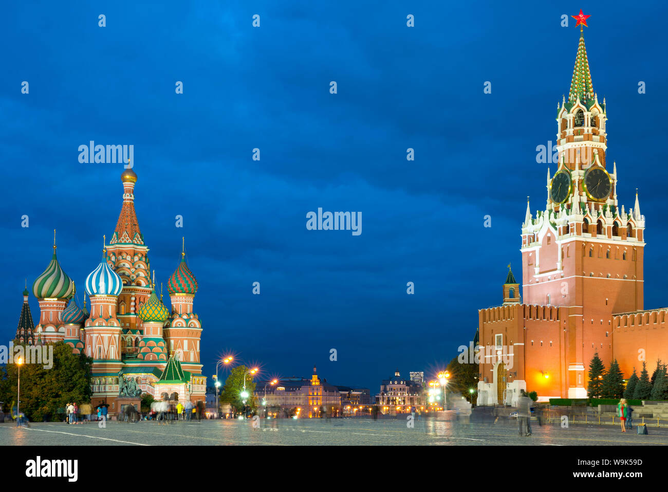 La place Rouge, la cathédrale Saint-Basile et la Tour du Sauveur du Kremlin, UNESCO World Heritage Site, Moscou, Russie, Europe Banque D'Images