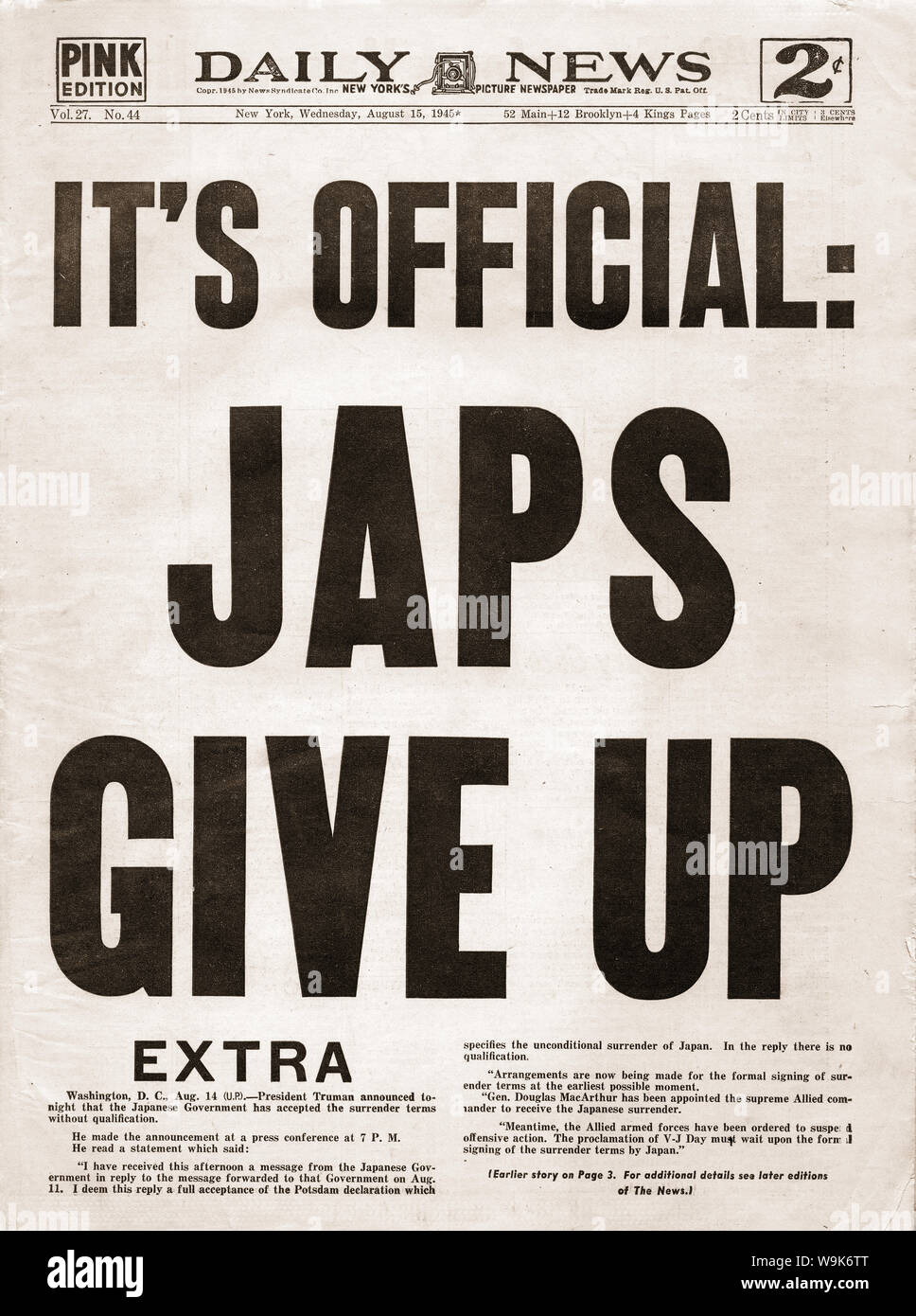 [ 1940 - Japon Journal Édition Spéciale : 'Japs Abandonner' ] - Couverture du Daily News de New York, USA pour le 15 août 1945 (Showa 20) : 'JAPS ABANDONNER." du xxe siècle vintage newspaper. Banque D'Images
