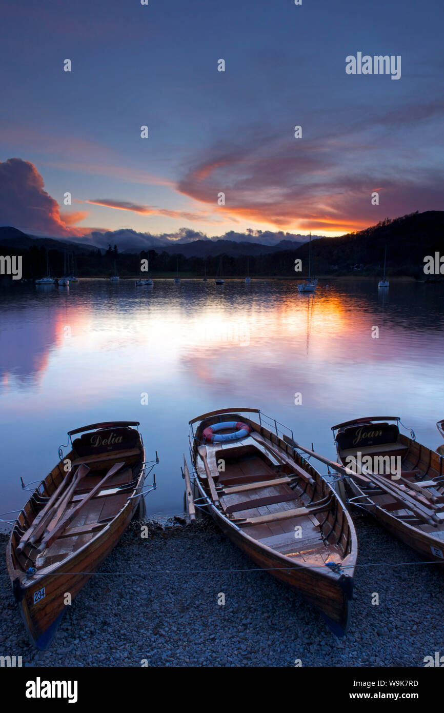 Le coucher du soleil, Ambleside, lac Windermere, Parc National de Lake District, Cumbria, Angleterre, Royaume-Uni, Europe Banque D'Images