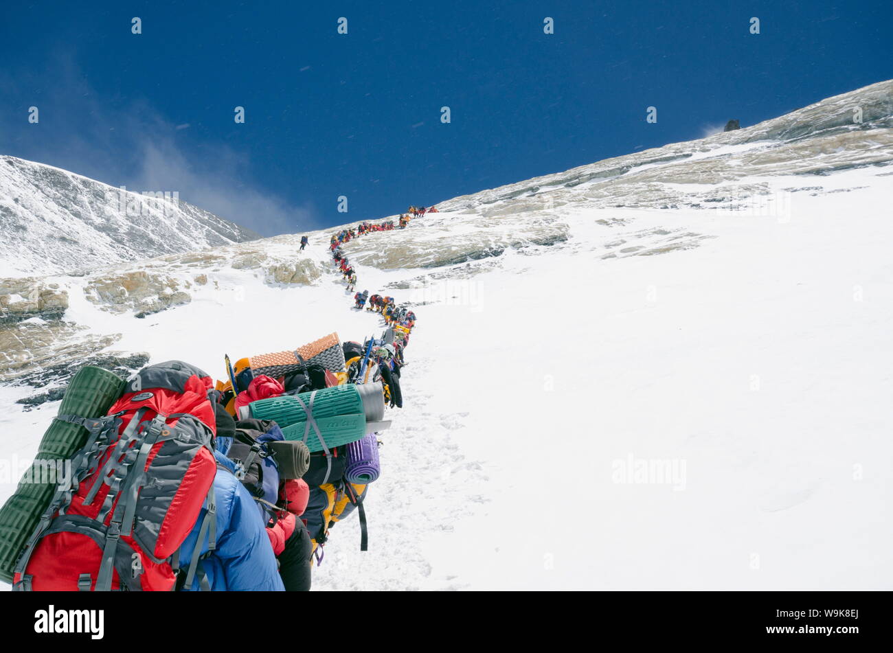 Une ligne d'alpinistes sur le mont Everest, Lhotse, Everest Solu Khumbu, région du parc national de Sagarmatha, l'UNESCO, le Népal, l'himalaya Banque D'Images
