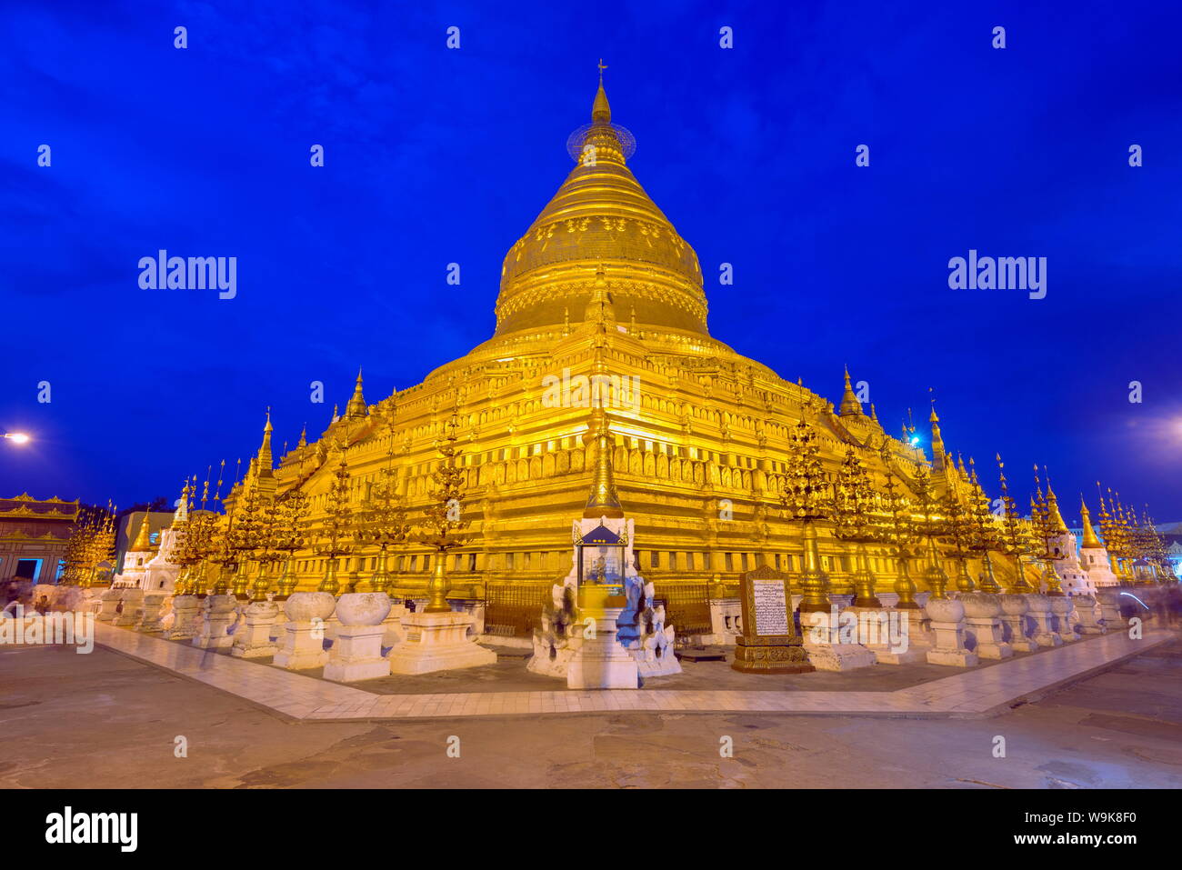 Shwezigon Paya, Bagan (Pagan), le Myanmar (Birmanie), l'Asie Banque D'Images