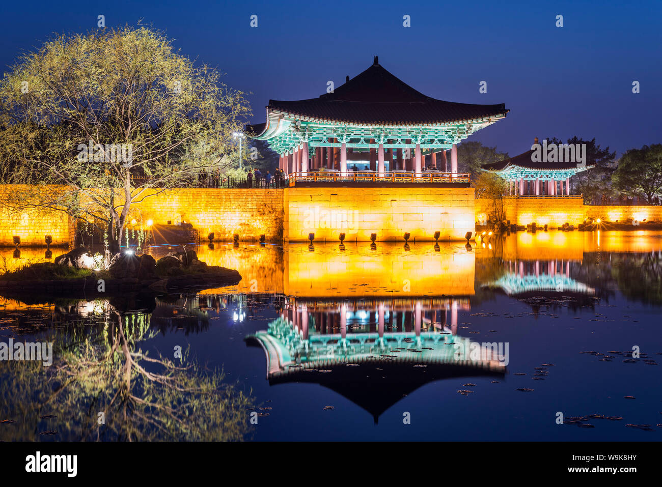L'étang Anapji, Imhaejeon, site classé au Patrimoine Mondial de l'UNESCO, Geongju, Gyeongsangbuk-do, Corée du Sud, Asie Banque D'Images