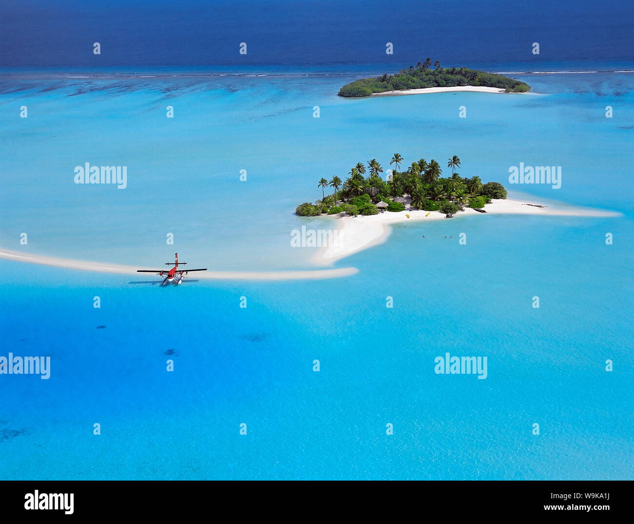 Vue aérienne de l'île déserte avec hydravion, South Male Atoll, Maldives, océan Indien, Asie Banque D'Images