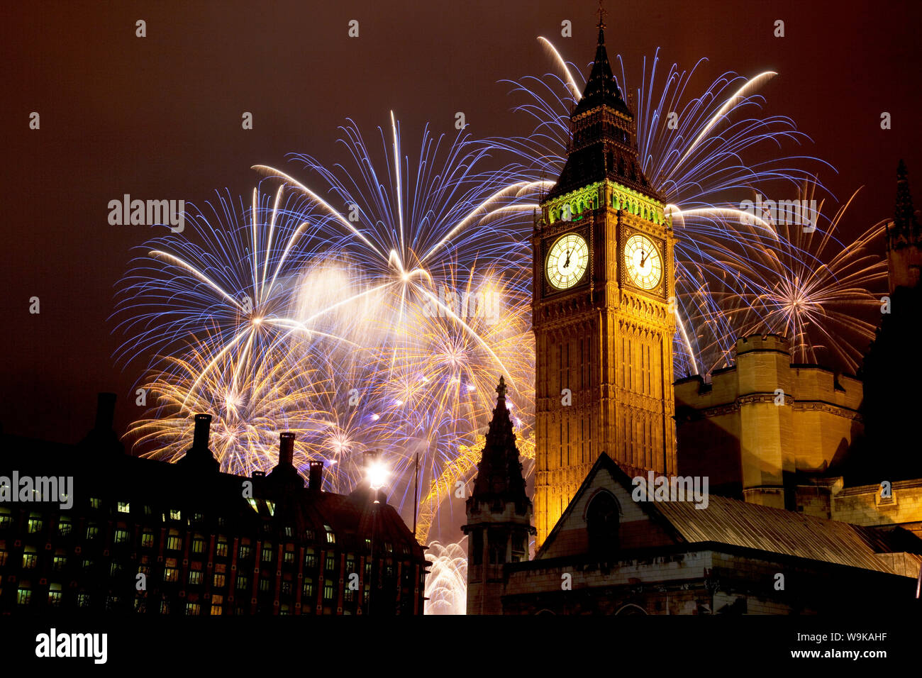 D'artifice du Nouvel An et de Big Ben, Houses of Parliament, Westminster, Londres, Angleterre, Royaume-Uni, Europe Banque D'Images