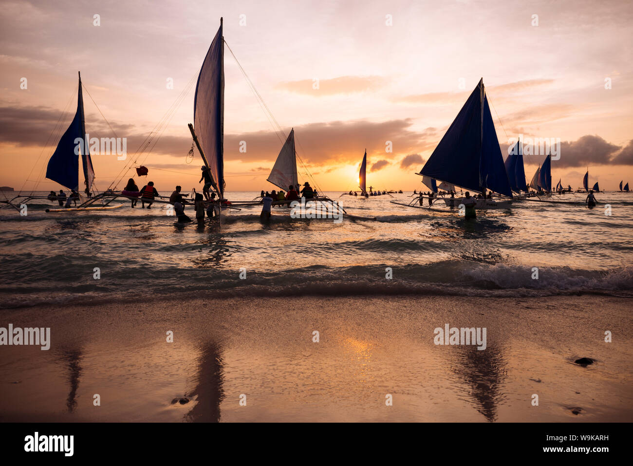 Paraw bateaux, White Beach, Boracay, Philippines, les Visayas, en Asie du Sud-Est, l'Asie Banque D'Images