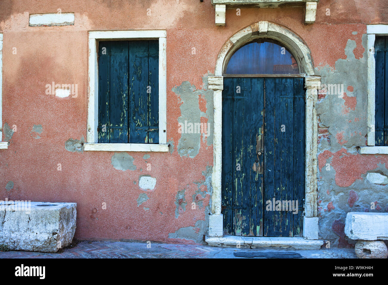 Au lieu de la ruineuse Museo di Torcello sur la place principale, Torcello, lagune de Venise, Vénétie, Italie Banque D'Images