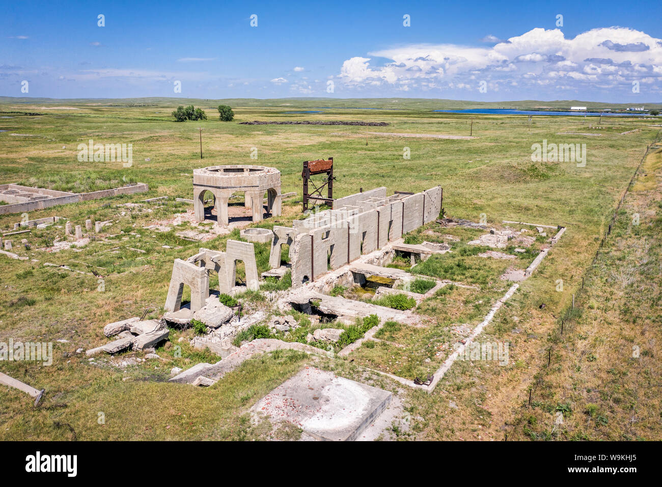 Ruines de béton d'une des cinq stations de pompage et des usines de potasse de fabrication au cours de la Première Guerre mondiale près d'Antioche, Nebraska, vue aérienne Banque D'Images