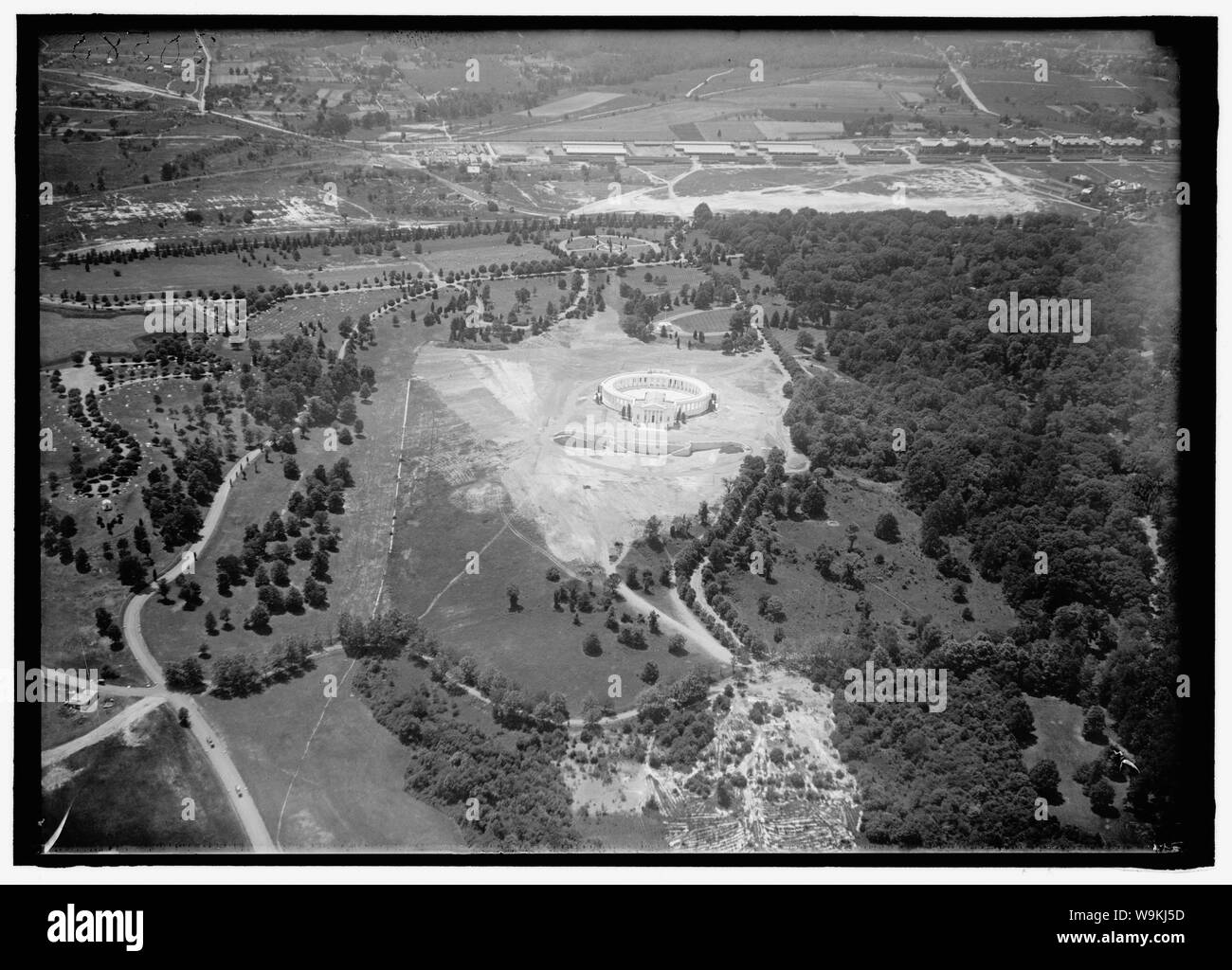 Le cimetière national d'Arlington. Vues d'ARLINGTON À PARTIR DE L'AIR, en centrant le MEMORIAL AMPHITHEATER Banque D'Images