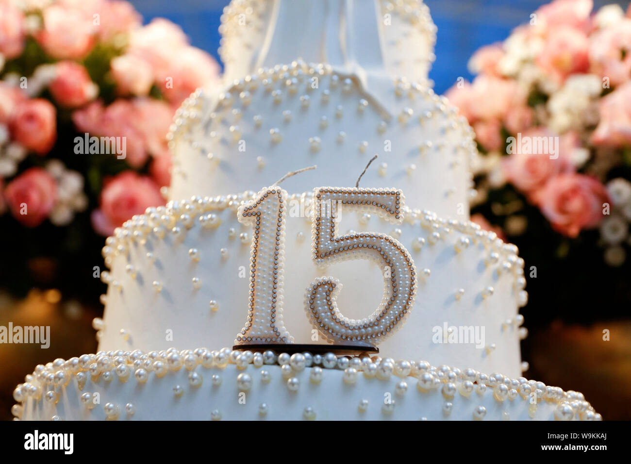 Gateau De Fete Gateau D Anniversaire 15 Ans 15 Ans Festival Magnifique Photo Stock Alamy