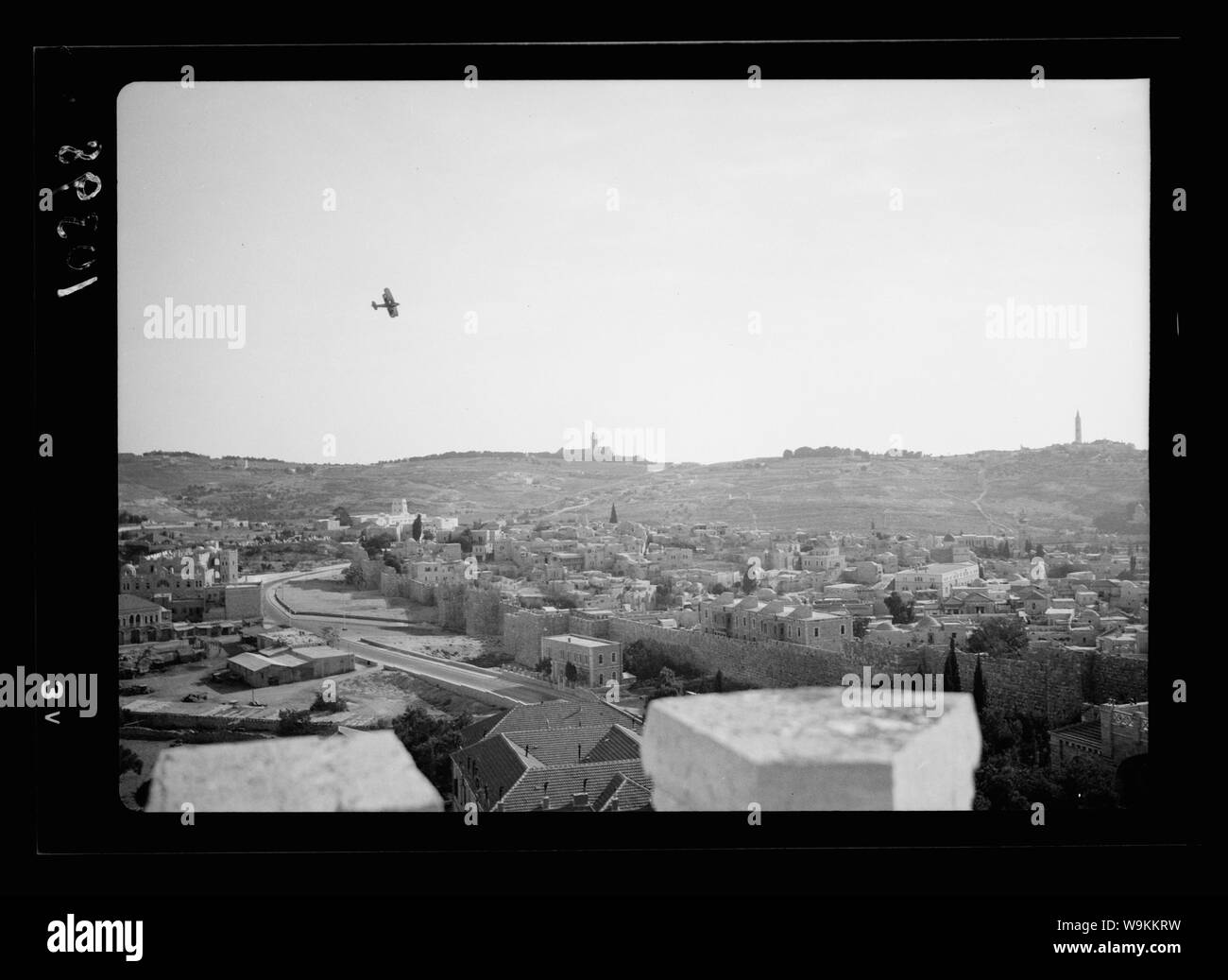 Un RAF Hawker Hardy sur Jérusalem, montrant Mt. d'olives en arrière-plan Banque D'Images