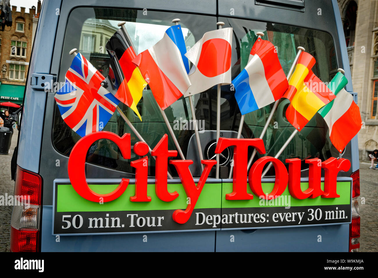 Visite de la ville de Bruges en minibus. Banque D'Images