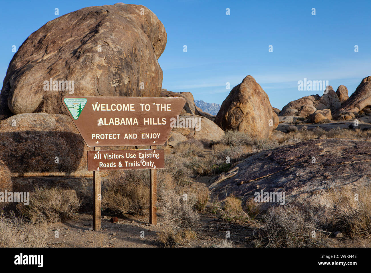 Les panneaux pour l'Alabama Hills, Sierra Nevada, Lone Pine, en Californie. Banque D'Images