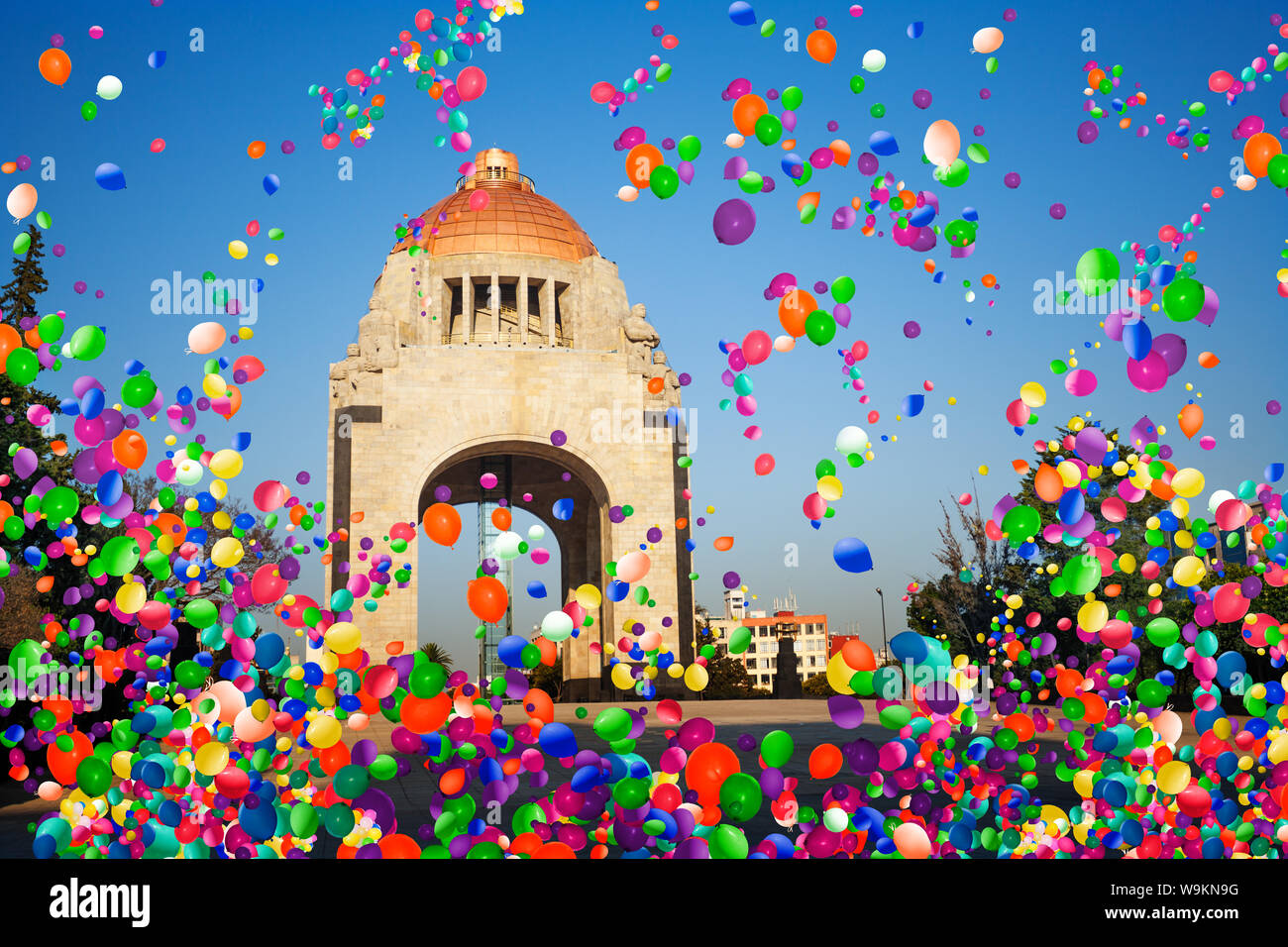 Monument de la révolution, la ville de Mexico avec des ballons d'air Banque D'Images