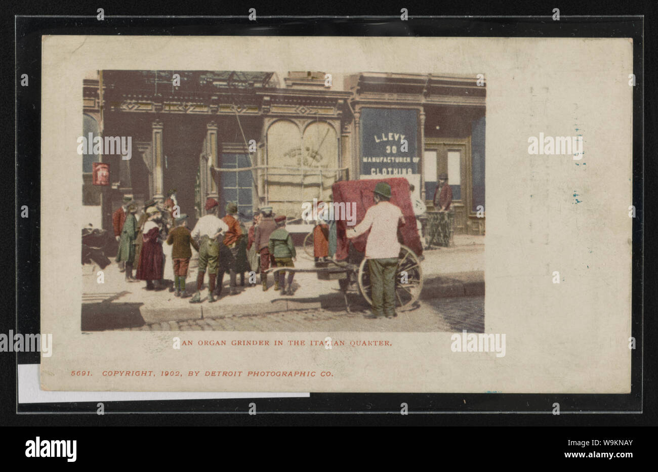 Un orgue de barbarie dans le quartier italien Banque D'Images