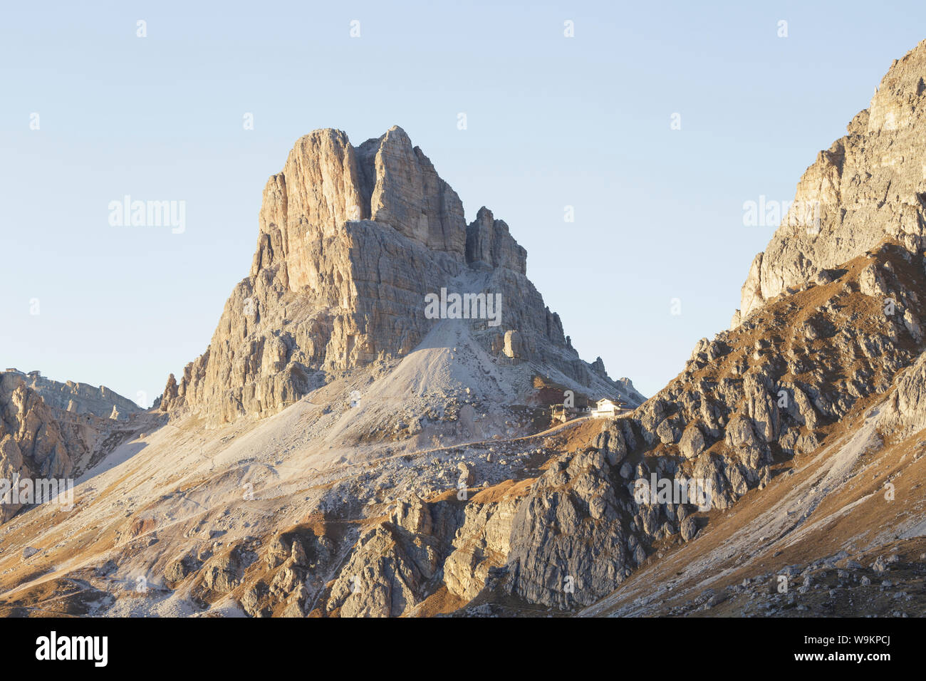 Rifugio Monte Nuvolau et dans les Dolomites, en Italie. Banque D'Images