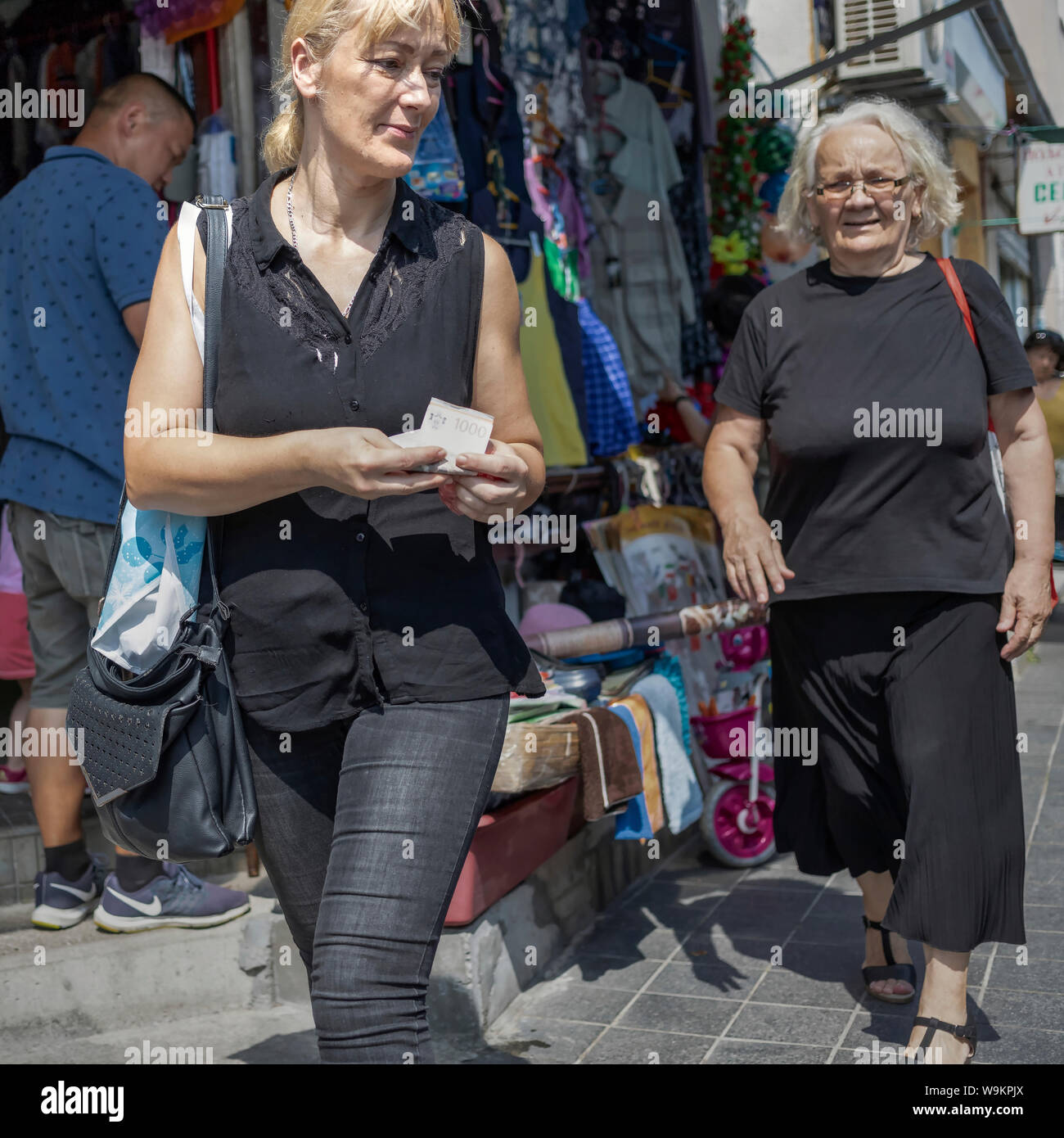 Belgrade, Serbie, 9 août 2019 : les consommateurs au marché vert Zemun Banque D'Images