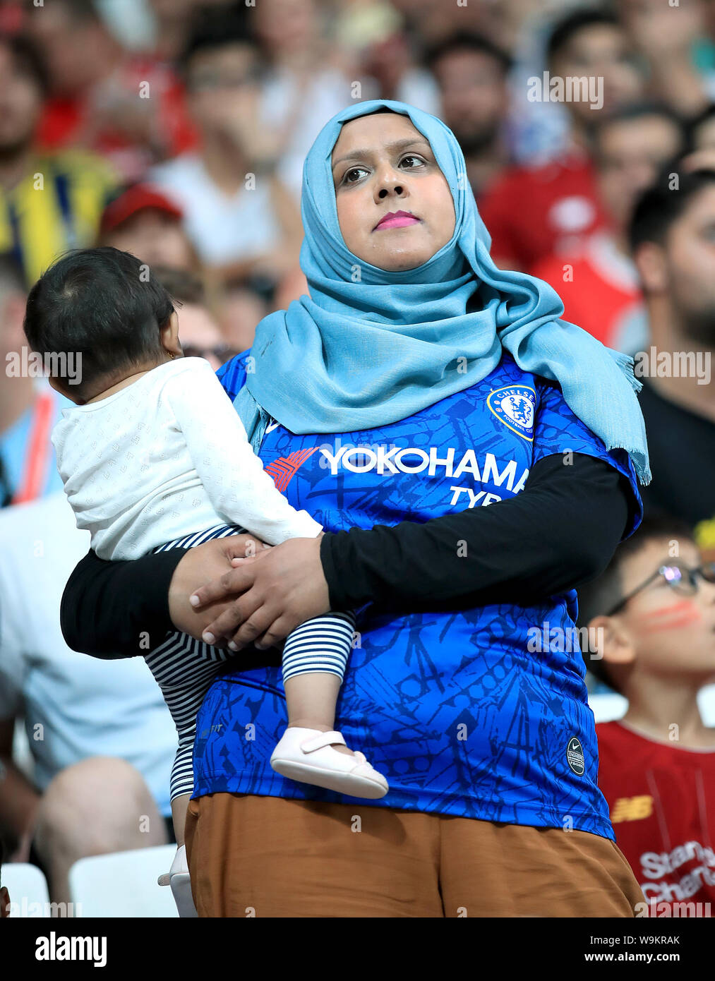 Un ventilateur Chelsea dans les stands lors de la Super Coupe de l'UEFA Finale à Besiktas, Istanbul Park. Banque D'Images